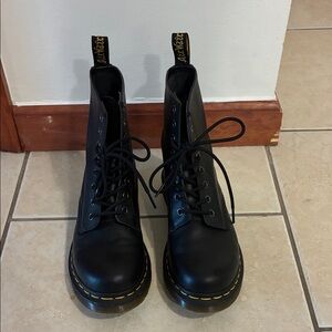DR. MARTENS 1460 Boots (women’s)